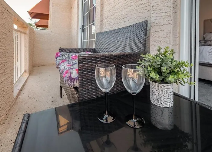 Apartamento Desert Breeze Retreat 5-10mins From Az Mills Mall *
